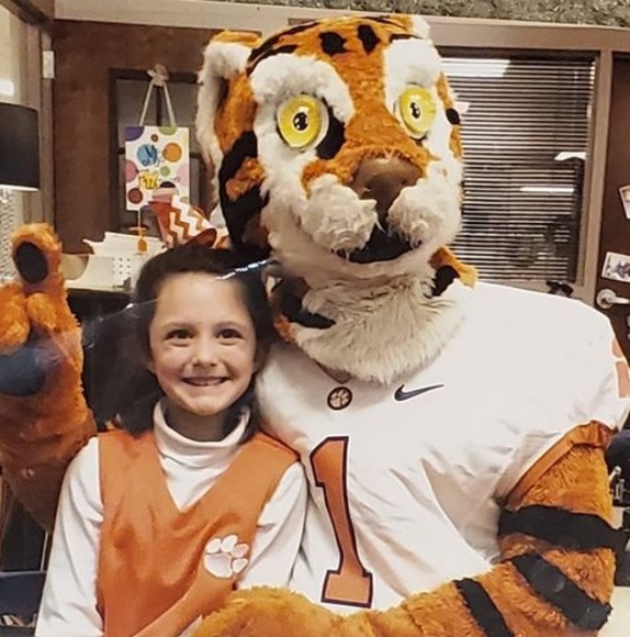 Meet your Posher, Olivia - Picture 1 of 1